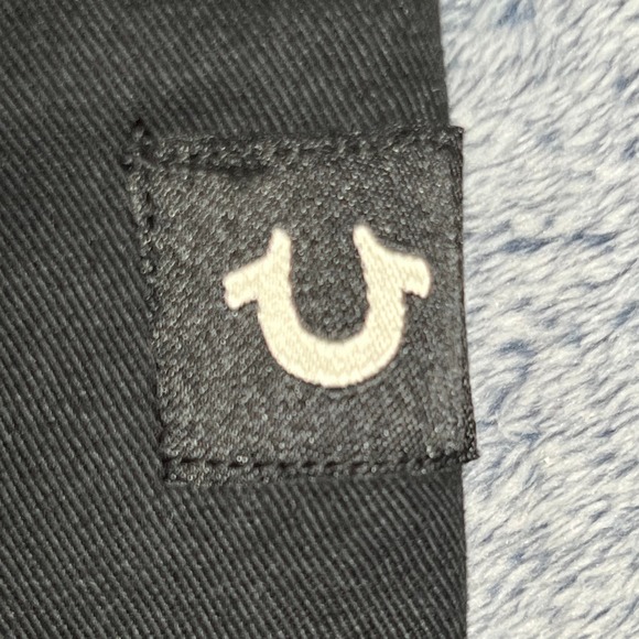 True Religion Mens Jet Black Cargo Shorts White Contrast Stitch Size 44 NWT - Picture 7 of 16